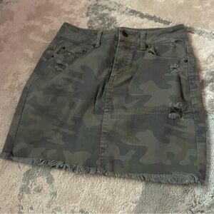 ✨ 10 for $10  Vanilla star camo skirt